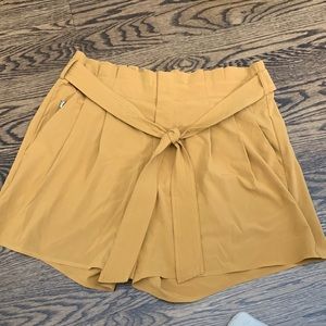 Athleta Skyline Short II.     Tuscan Gold.   Size 12